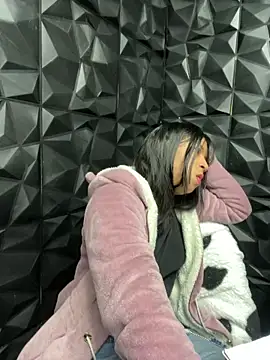 Snapshot of lil_charme chatting on October 2025 10:18:02 PM lil charme online show from October 2025 10:18:02 PM