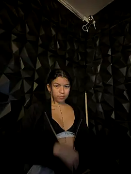 Snapshot of lil_charme chatting on November 2025 08:22:02 PM lil charme online show from November 2025 08:22:02 PM