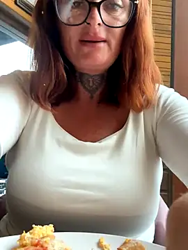 Snapshot of IrishmilfAnna chatting on October 2025 10:47:02 AM IrishmilfAnna online show from October 2025 10:47:02 AM