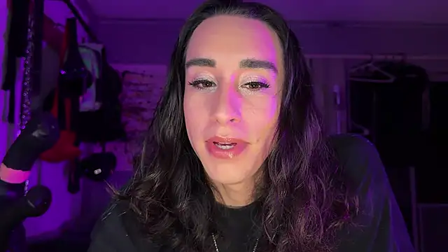 xoFrankie online show from November 2025 03:50:01 AM