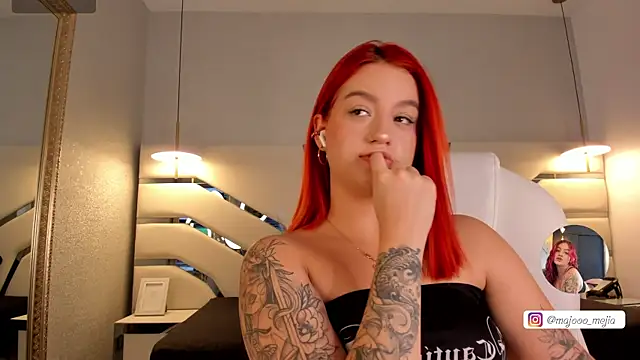 Julieth Rojas online show from September 2025 04:12:01 AM