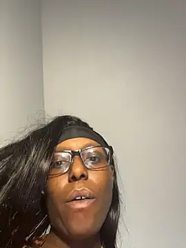 CinnaCakesss online show from March 2026 01:56:02 AM