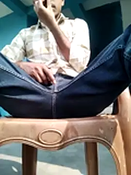 Snapshot of YourTarzan chatting on November 2025 06:44:01 AM YourTarzan online show from November 2025 06:44:01 AM