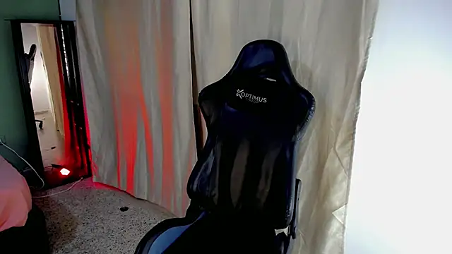 dilan hott  online show from November 2025 08:09:01 PM