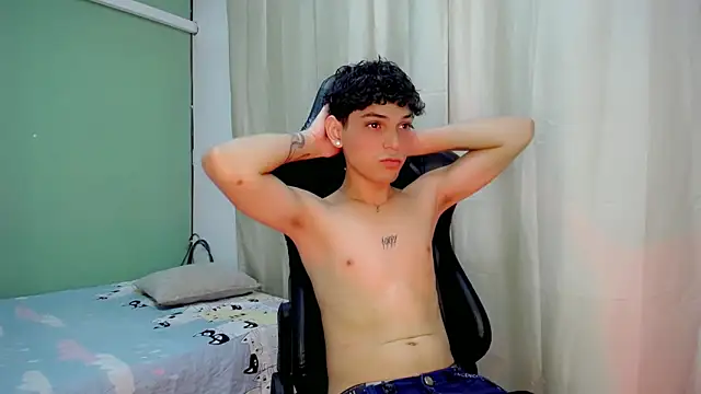 dilan hott  online show from November 2025 04:32:02 PM