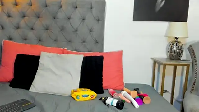 nahiroby ebony online show from December 2025 07:56:02 PM