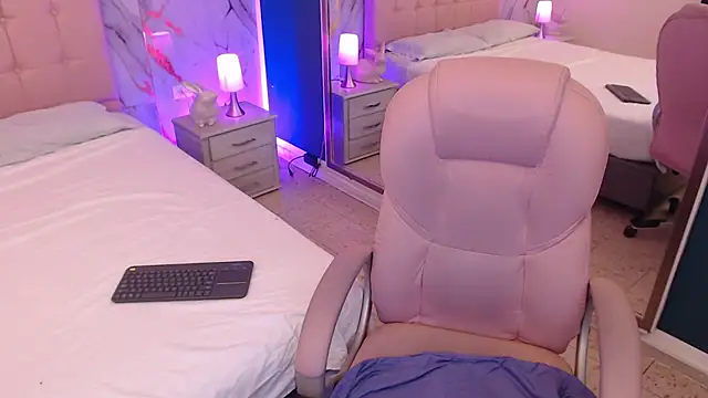 Snapshot of Red_kytty6 chatting on November 2025 03:56:02 PM Red kytty6 online show from November 2025 03:56:02 PM