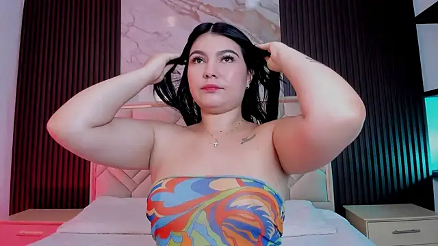 MiaaFarrel online show from September 2025 12:39:02 PM