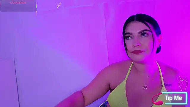 MiaaFarrel online show from February 2026 05:57:02 PM