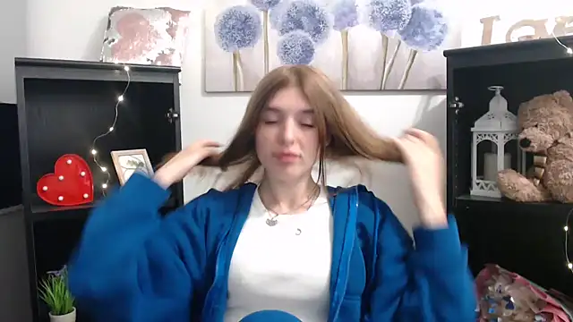 JuiceLips   online show from October 2025 02:36:01 PM