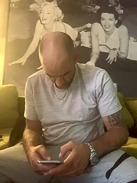 Hothotboyg online show from October 2025 11:25:02 PM