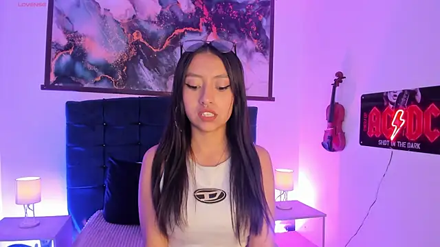 Luna Moo  online show from November 2025 11:52:01 PM