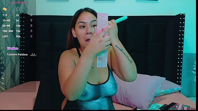 Snapshot of mamaneedsfun chatting on September 2025 01:02:01 PM mamaneedsfun online show from September 2025 01:02:01 PM