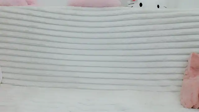 Snapshot of Emmahahaha17 chatting on February 2026 04:46:02 PM Emmahahaha17 online show from February 2026 04:46:02 PM