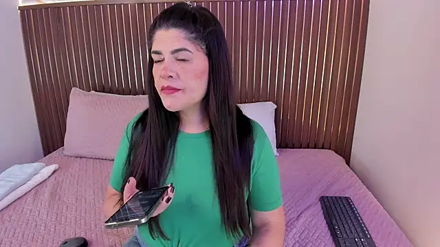 Roxie-NS online show from October 2025 12:05:01 PM