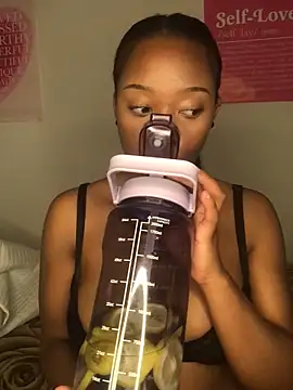 Snapshot of Sprinkle_Q chatting on October 2025 11:31:02 PM Sprinkle Q online show from October 2025 11:31:02 PM