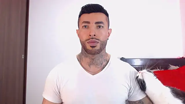 andrea de lucaa online show from March 2026 02:50:02 AM