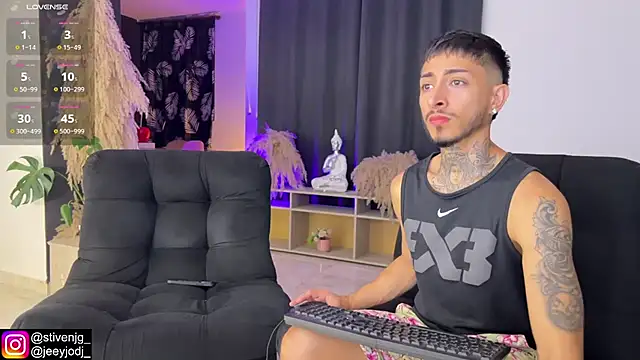 Snapshot of tattoguys_cums chatting on October 2025 02:45:01 AM tattoguys cums online show from October 2025 02:45:01 AM