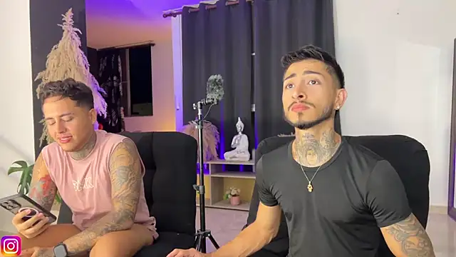 Snapshot of tattoguys_cums chatting on October 2025 02:26:01 AM tattoguys cums online show from October 2025 02:26:01 AM