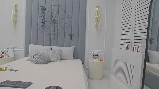 VioletAsh online show from November 2025 04:25:02 AM