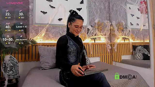 princequinn  online show from October 2025 07:58:02 PM