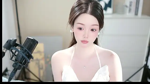 abbyli12 online show from November 2025 03:45:02 PM