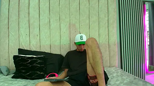 Snapshot of DustinandJordan chatting on September 2025 01:33:02 PM DustinandJordan online show from September 2025 01:33:02 PM