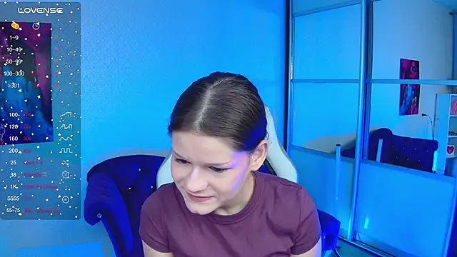 Lunamytrend online show from September 2025 12:05:02 PM