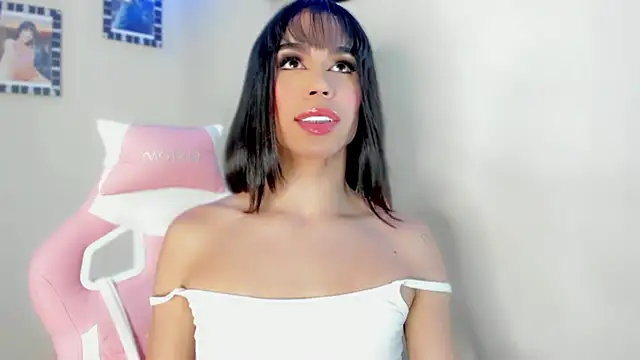 Snapshot of Maholly_ chatting on September 2025 09:14:01 PM Maholly online show from September 2025 09:14:01 PM