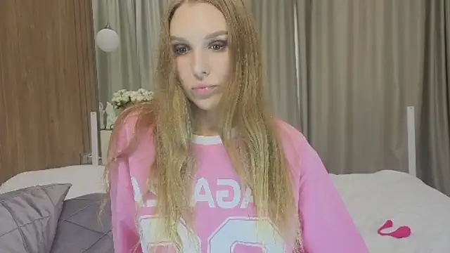 Snapshot of Brigitte_Bardot chatting on October 2025 09:46:02 AM Brigitte Bardot online show from October 2025 09:46:02 AM