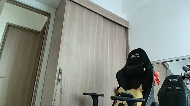 brunothompson3 online show from September 2025 03:23:01 PM