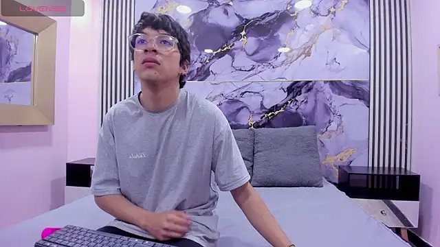 Snapshot of Desire_Ecstasy chatting on October 2025 01:33:02 PM Desire Ecstasy online show from October 2025 01:33:02 PM