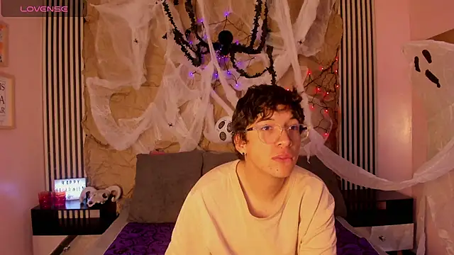 Snapshot of Desire_Ecstasy chatting on October 2025 01:32:01 PM Desire Ecstasy online show from October 2025 01:32:01 PM