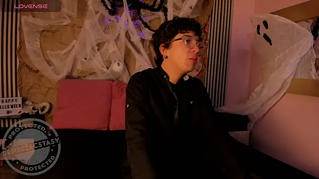 Snapshot of Desire_Ecstasy chatting on October 2025 12:45:02 PM Desire Ecstasy online show from October 2025 12:45:02 PM