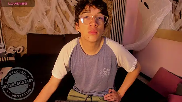 Snapshot of Desire_Ecstasy chatting on October 2025 01:03:02 PM Desire Ecstasy online show from October 2025 01:03:02 PM