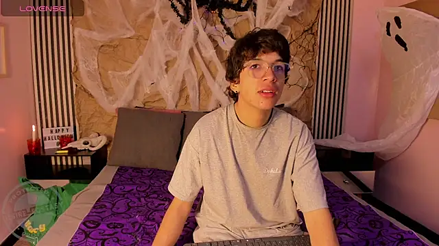 Snapshot of Desire_Ecstasy chatting on November 2025 01:24:03 PM Desire Ecstasy online show from November 2025 01:24:03 PM