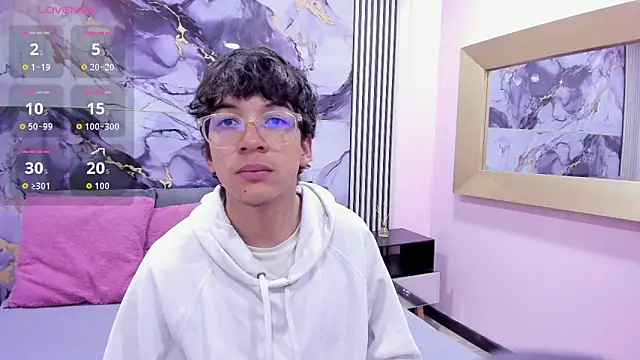 Snapshot of Desire_Ecstasy chatting on November 2025 01:33:02 PM Desire Ecstasy online show from November 2025 01:33:02 PM