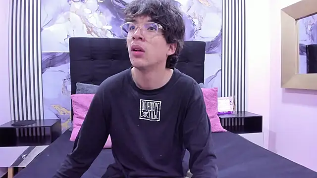 Snapshot of Desire_Ecstasy chatting on November 2025 01:04:01 PM Desire Ecstasy online show from November 2025 01:04:01 PM