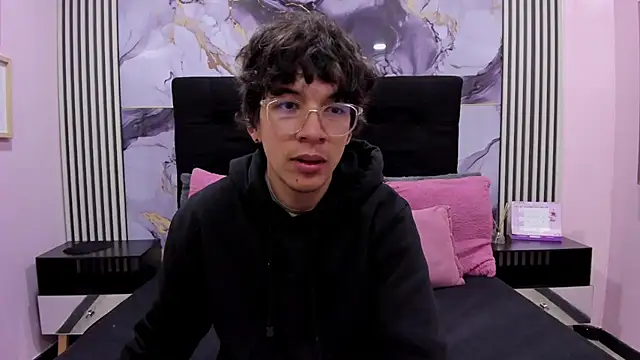 Snapshot of Desire_Ecstasy chatting on December 2025 01:27:01 PM Desire Ecstasy online show from December 2025 01:27:01 PM