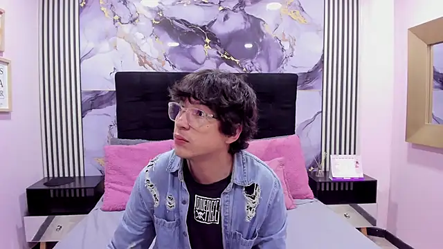 Snapshot of Desire_Ecstasy chatting on December 2025 01:05:02 PM Desire Ecstasy online show from December 2025 01:05:02 PM