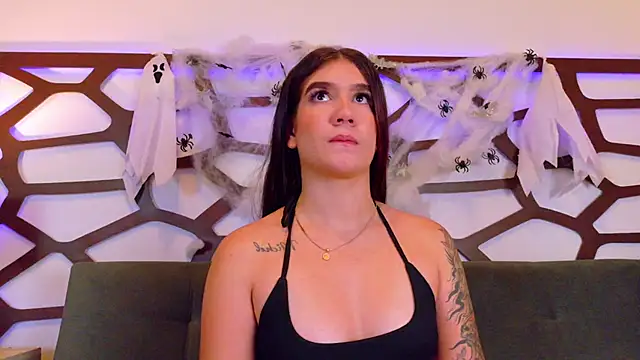 kloe bella online show from October 2025 01:26:02 PM