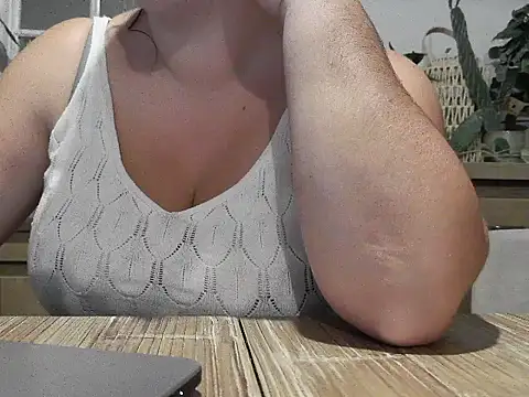 Aambre95Esexy online show from September 2025 08:31:02 PM