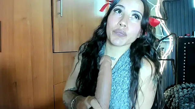 scarletr red online show from November 2025 11:18:01 PM