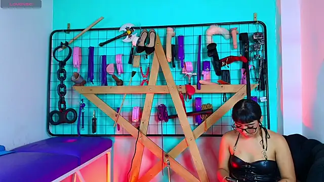 Mrmia bdsm extreme online show from December 2025 12:55:01 PM