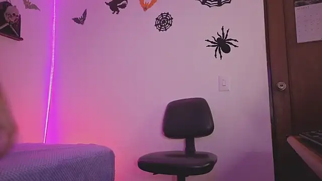 Snapshot of MiaCollinssx chatting on October 2025 01:00:01 PM MiaCollinssx online show from October 2025 01:00:01 PM