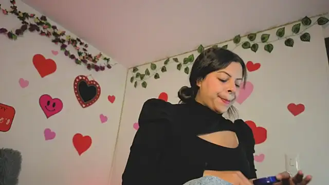 Snapshot of MiaCollinssx chatting on February 2026 03:19:01 PM MiaCollinssx online show from February 2026 03:19:01 PM