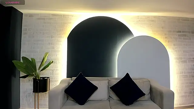 LeahNovac online show from October 2025 11:06:01 AM