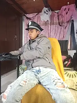 Snapshot of abnerdam01 chatting on October 2025 12:06:02 PM abnerdam01 online show from October 2025 12:06:02 PM