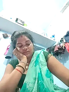 Snapshot of Rashi_cut chatting on September 2025 11:26:02 PM Rashi cut online show from September 2025 11:26:02 PM