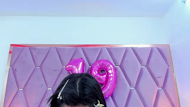 Snapshot of MaskedGirl_ chatting on September 2025 12:43:02 PM MaskedGirl online show from September 2025 12:43:02 PM